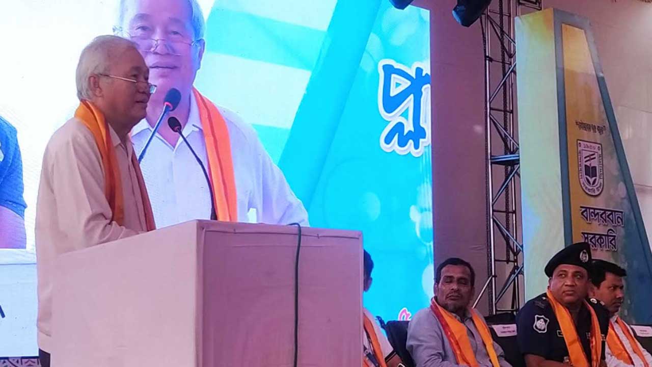 বিভেদ না করে সম্প্রীতি বজায় রেখে সহাবস্থান করুন : সুপ্রদীপ চাকমা